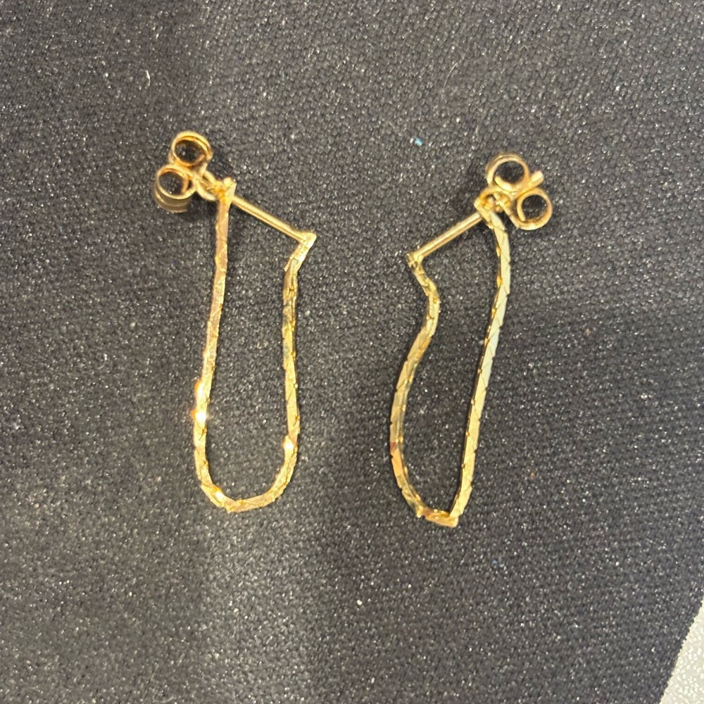 High-End Textured Gold Drop Earrings – Modern Minimalist Design